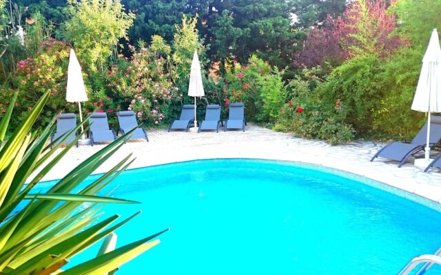 Villa With one Bedroom in Maussane-les-alpilles, With Pool Access, Fur