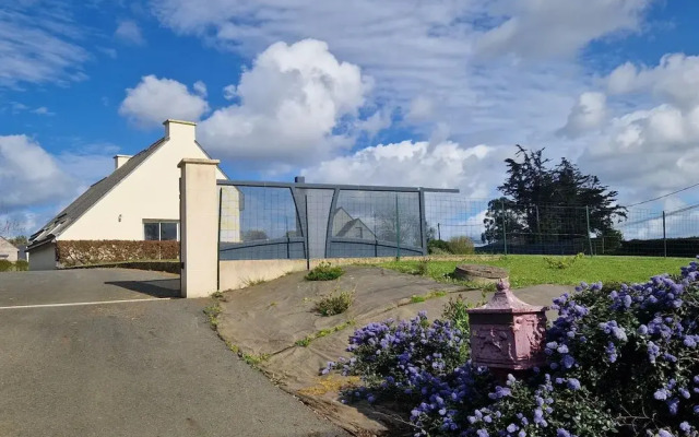Nice Holiday Home With Beautiful Garden, Paimpol