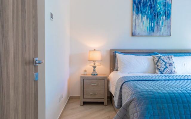 Family Getaway Apartment - On The Beach