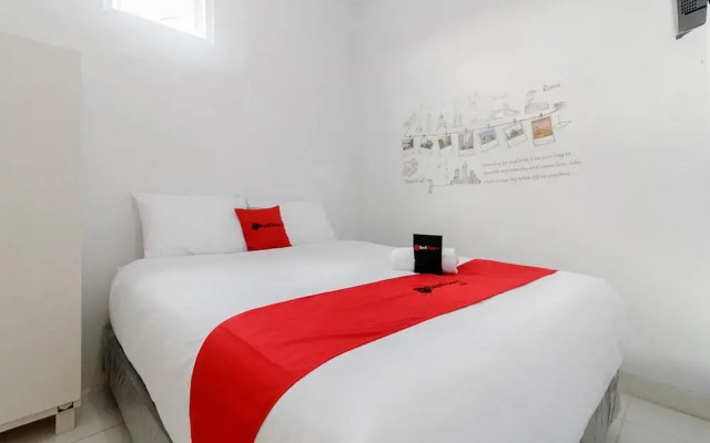 RedDoorz Plus near Taman Rasuna Menteng