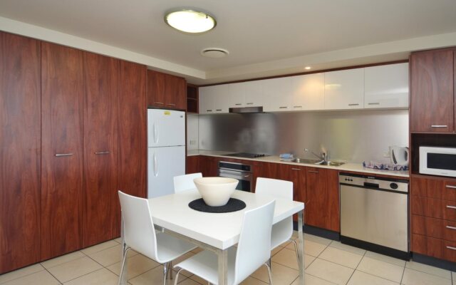 Mantra Towers of Chevron by Holiday Rentals Surfers Paradise