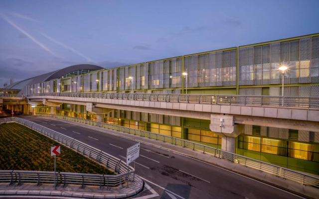 Tav Airport Hotel Izmir