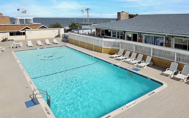 Grove Hotel