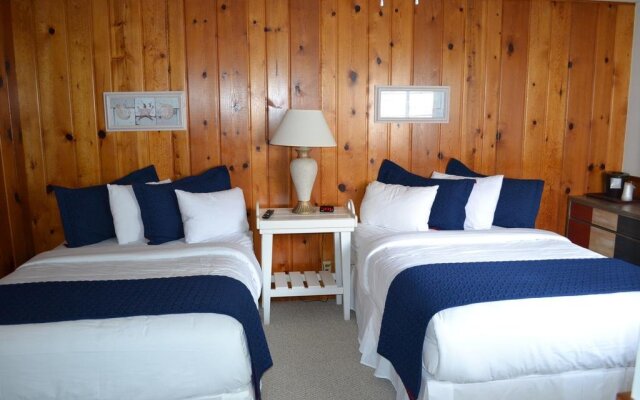 Buzz's Lakeside Inn