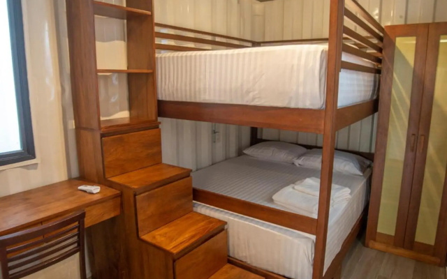 Containers Bacalar