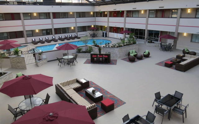 Holiday Inn Milwaukee Brookfield by IHG