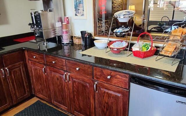 Red Roof Inn & Suites Cornelius – Lake Norman