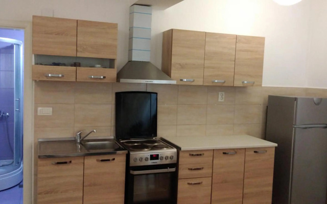 Lovely condo next to salt room, bus station