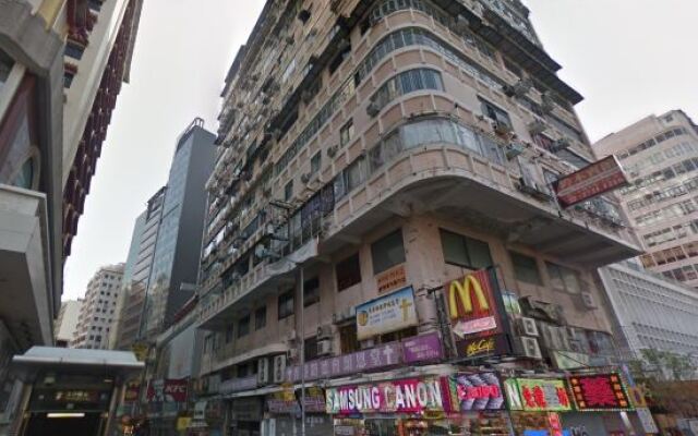 Sky Inn(Tsim Sha Tsui B1 Exit 20m)