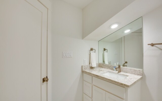 Luxe Waterfront Home in Malakoff w/ Pool + Hot Tub