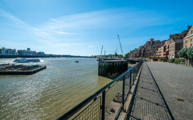 Delightful Wapping Home with Stunning River Views