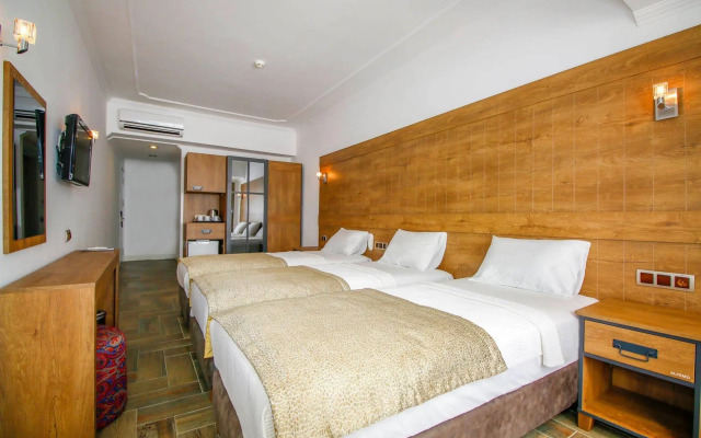 Aurasia Beach Hotel