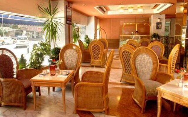 Golden Tulip Delma Suites