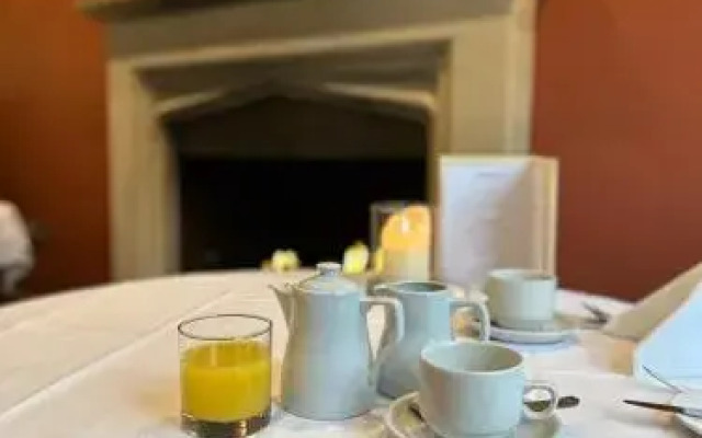 Ravenwood Hall Hotel