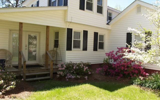 The White House on Freedom Way