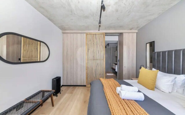 Chic & Sophisticated 1BD Apartment - Sea Point