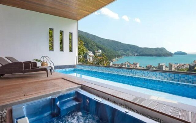 Friemily Pool Villa & Hotel