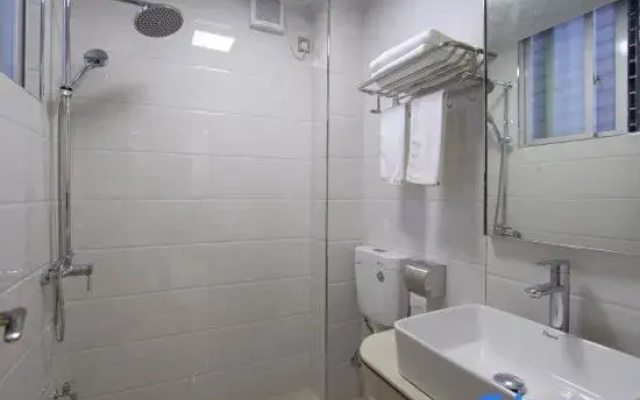 Maoming Yinxia Business Hotel