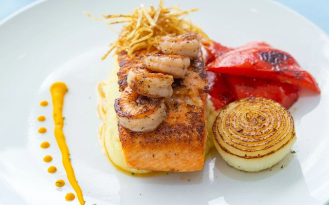 Skylight Suites Restaurant Bar