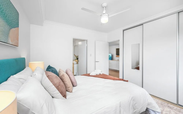 Stylish 2BR With Wi-fi 100 Mbps TV big 75 Inch