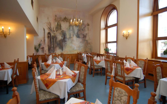 Opera Hotel