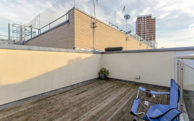 2 Bed Townhouse in Shepherds Bush