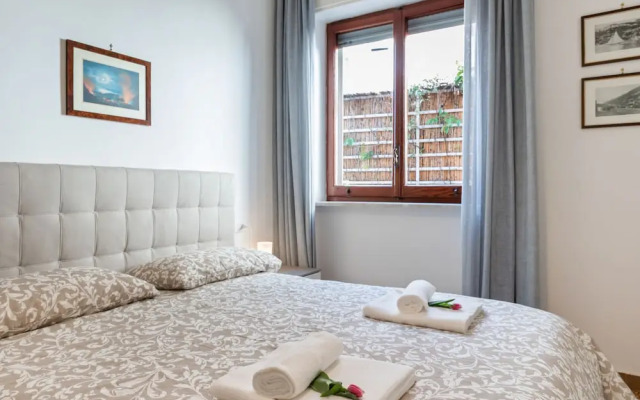 Vietri sul Mare Roomy Flat with Parking