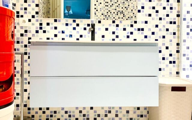 Apartment with 2 Bedrooms in Paris, with Balcony And Wifi