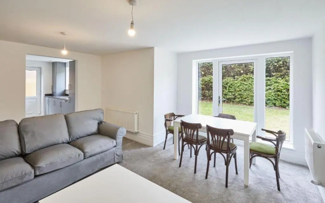 Host Stay Forest Close