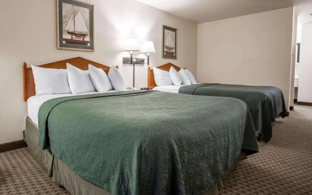 Quality Inn & Suites - 3 Stars