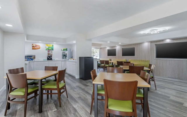 Quality Inn & Suites Orlando East - UCF Area