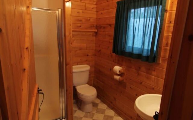 Mackinac Lake Trail Motel