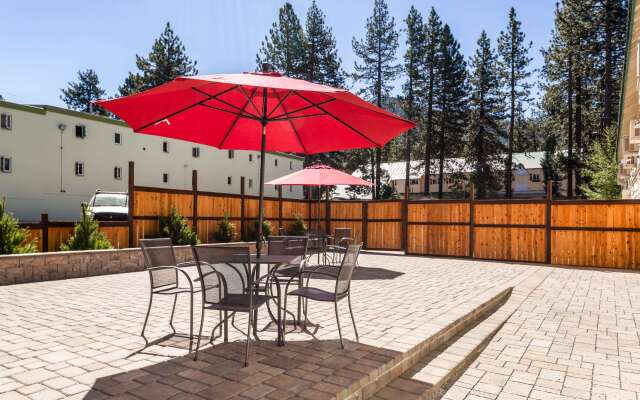 Econo Lodge Inn & Suites Heavenly Village Area