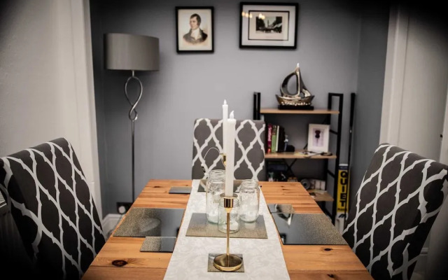 Rose Apartment 2-bed Town Centre Apartment in Ayr