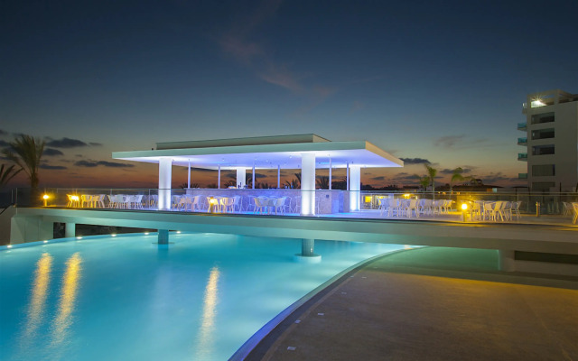 King Evelthon Beach Hotel & Resort