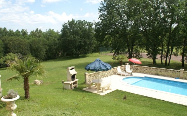 Beautiful Villa with Tennis Court in Dordogne, France
