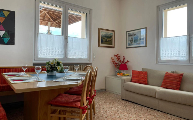 Il nido del merlo Parcheggio e giardino