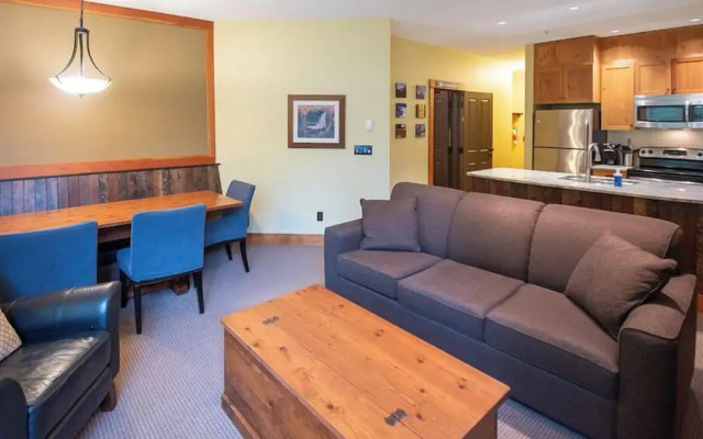 Timberline Lodges by Fernie Lodging Co