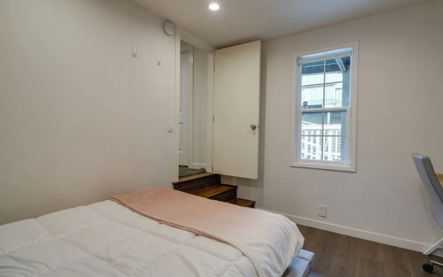 Efficiently Equipped Pacifica Apt - 1 Mi to Beach!