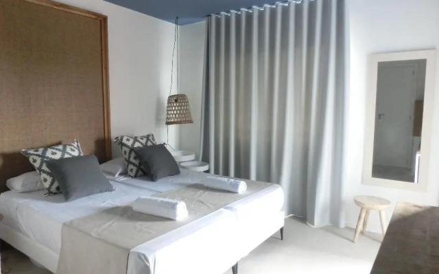 You & Co. Saler Beach Boutique Hotel