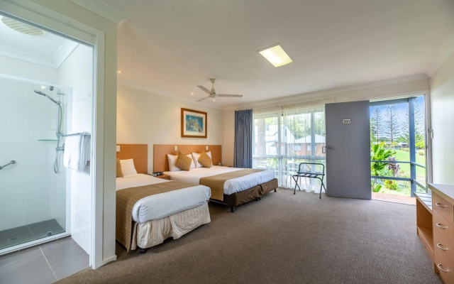 Paradise Hotel And Resort – Guest Rooms – Burnt Pine