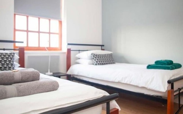 Cosy Holiday Home in Gloucester Near Robinswood Park