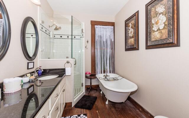 Mistletoe House in Fredericksburg