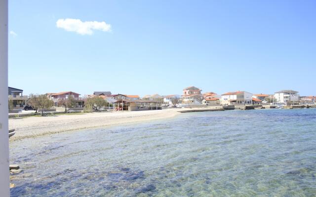 Almond - A2(4+2) in Vir