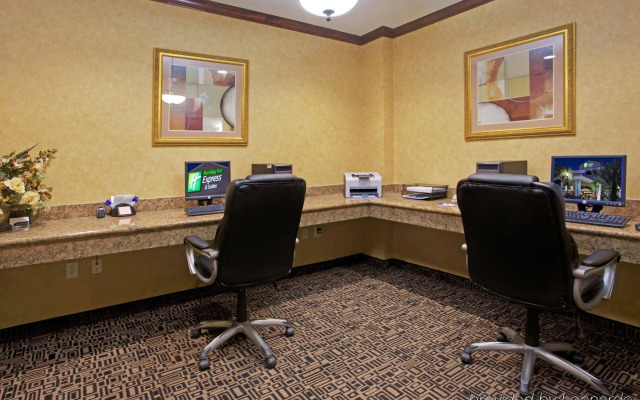 Holiday Inn Express Hotel & Suites Wharton