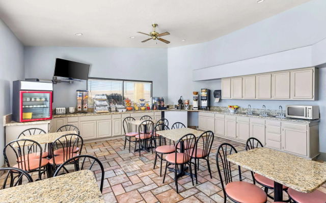 Days Inn by Wyndham Buckeye