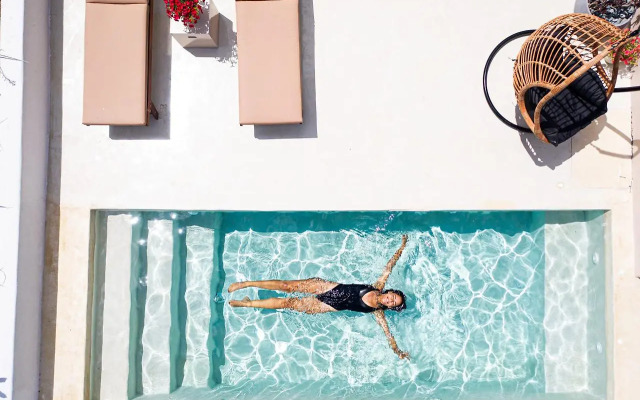 Pink Freud Villas Santorini