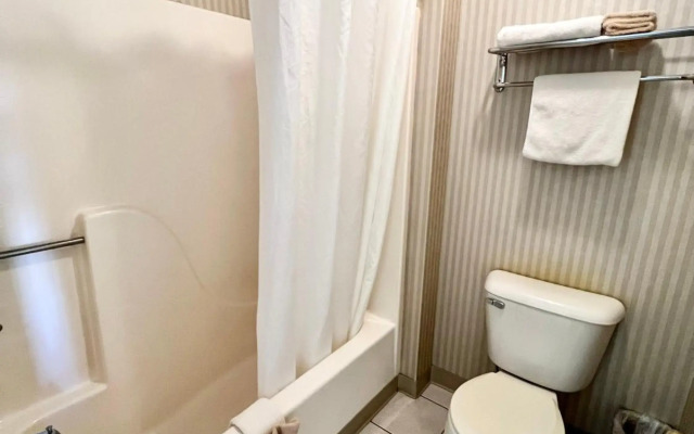 Court Plaza Inn & Suites