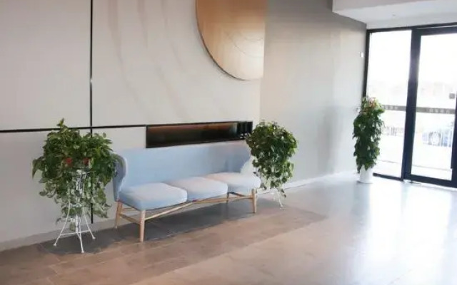 Home Inn (Changsha Station Middle Road railway station subway station)