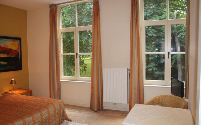 Two Rooms In Bruges